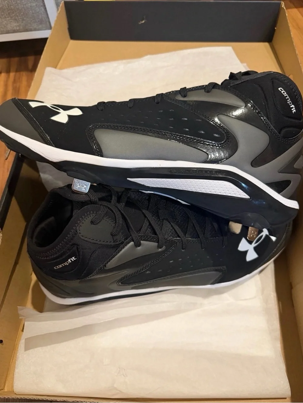 Under Armour Men's Black and Gray Baseball Cleats